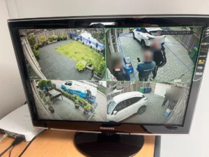 Vier camerabeelden op één scherm met detectie